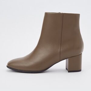 Uniqlo Comfort Feel Side-Zip Short Boots
